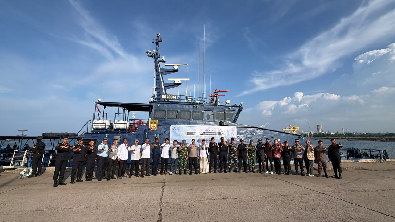 Kegiatan apel penyambutan kapal patroli