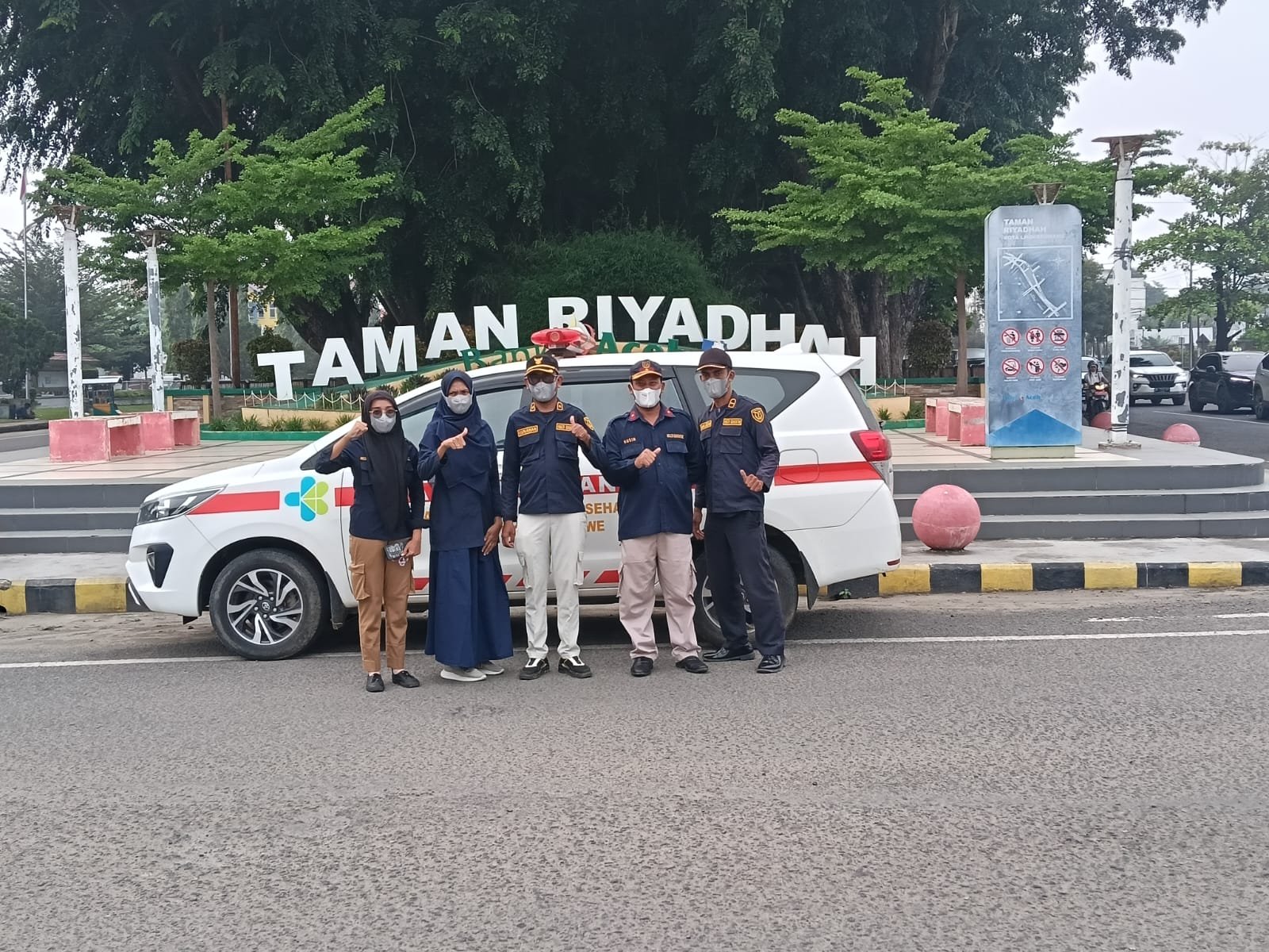 Pembagian masker kepada masyarakat di Lhokseumawe